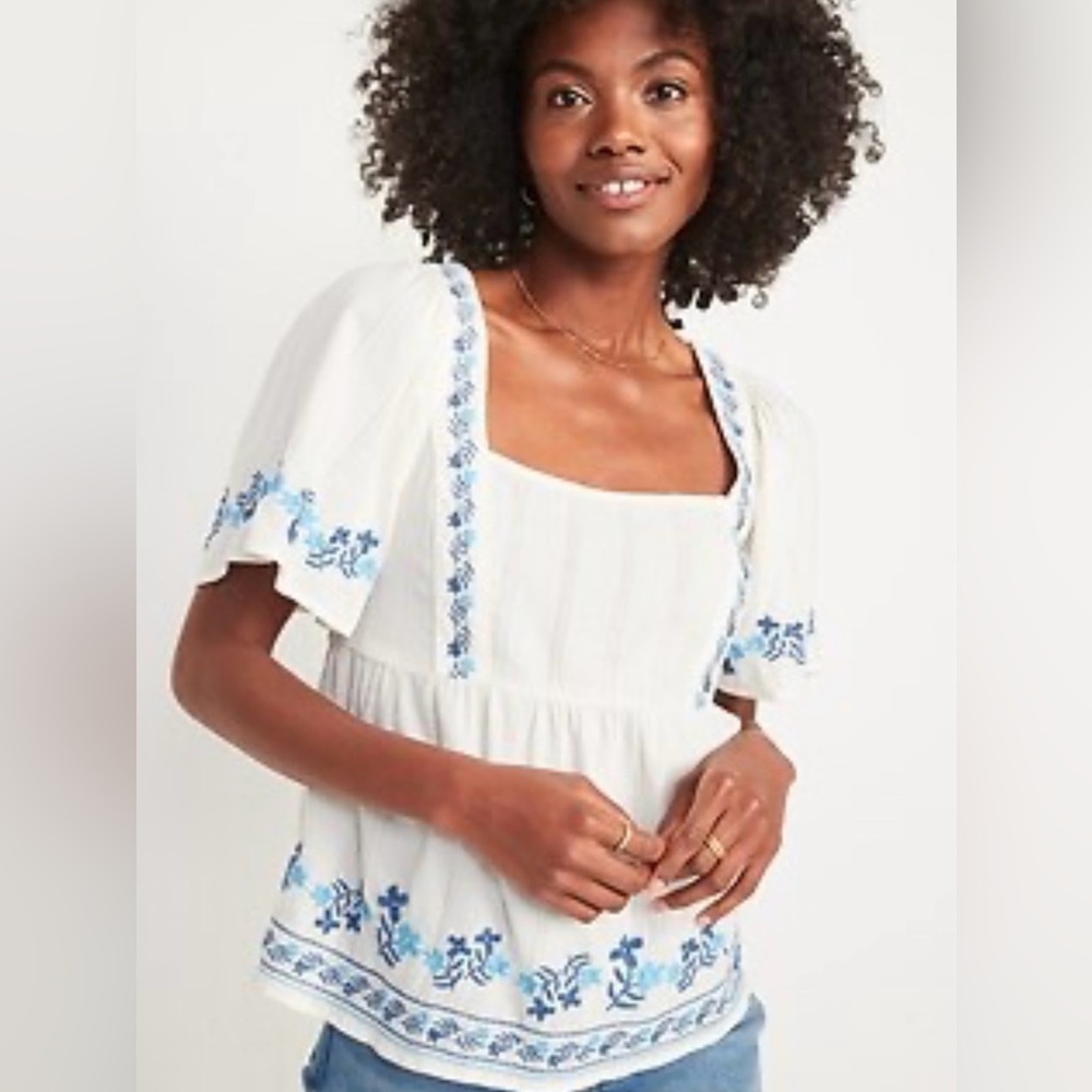 Old Navy Scandinavian Flutter Sleeve Square Neck Stretch Embroidered Blouse